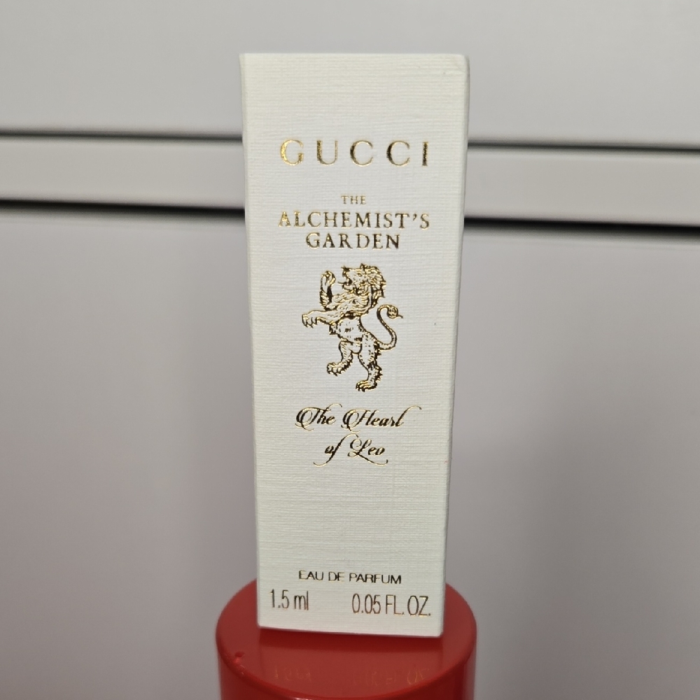 🍀Gucci The Alchemist's Garden Perfume in White and Gold